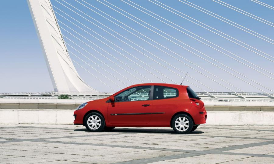  Renault Clio 2006 года  (фото 39 из 97)